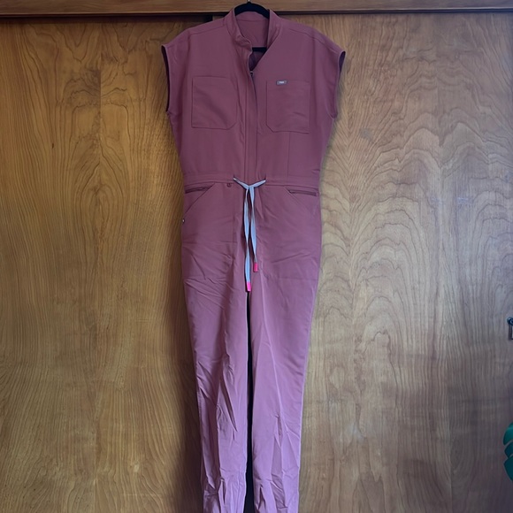 FIGS Scrubsuit-Medium Mauve - Picture 1 of 7